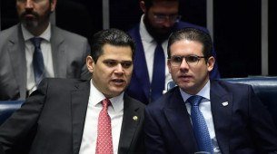 Os presidentes do Senado, Davi Alcolumbre, e da Câmara dos Deputados, Hugo Motta, pede diálogo nos campos comercial e diplomático após tarifaço dos EUA
