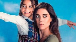 Beren Gökyldz e Cansu Dere, estrelas da turca "Mother" 