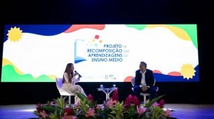  Evento reúne gestores, professores e profissionais das 16 Gerências Regionais de Educação para debater os rumos da política educacional estadual
