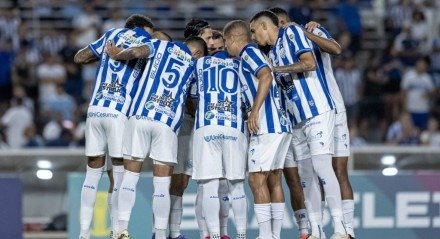 Equipe alagoana supera adversário em jogo movimentado no Rei Pelé e enfrentará o Confiança na próxima fase
