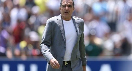 O português comandou o Alvinegro em 23 partidas