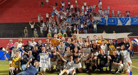 Comemoração da equipe do Confiança no Barradão