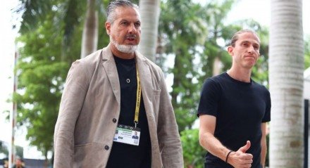 Três importantes nomes do elenco não gostam do dirigente, segundo jornalista