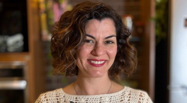 Cecilia Chaves retorna a Fenearte com seu tradicional bolo de noiva