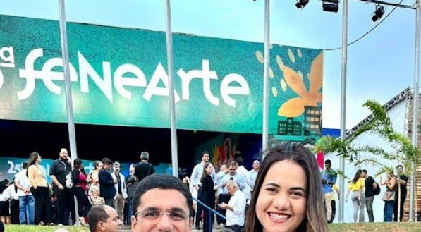 A prefeita Mirela Almeida com o marido Felipe Nascimento