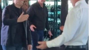 Tarcísio de Freitas com Bolsonaro em restaurante de Brasília