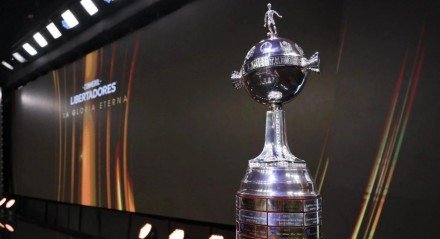 Atacante de 34 anos construiu sua carreira no Oriente Médio, depois de conquistar a Libertadores e o Mundial pelo Corinthians.