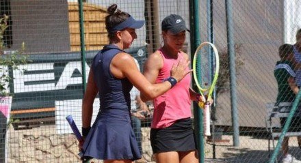Carioca busca o segundo troféu do ano de WTA 125 ao lado de Gleason contra algozes de Laura Pigossi