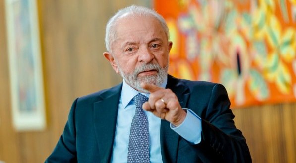 Lula diz que Bolsonaro mandou o filho dele aos EUA pedir para o Trump fazer ameaça