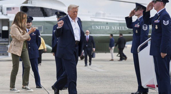 Trump volta a ameaçar Brics com tarifa de 10% e diz que não permitirá perda de valor do dólar