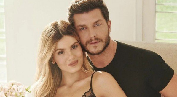 Camila Queiroz e Klebber Toledo anunciam que estão à espera do primeiro filho: "Amor da nossa vida"