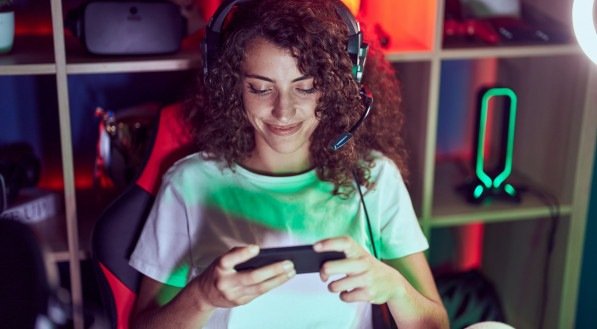 Tecnologia oferece autonomia, amizades e voz a jovens com deficiência – e o medo não pode apagar isso