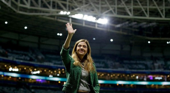 Ex-Palmeiras e atualmente no Atlético-MG, o atacante alega difamação e injúria contra a atual presidente do clube paulista.