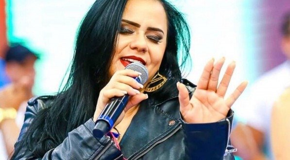 Valéria Cavalcanti, ex-Noda de Caju, inicia carreira solo com 'Baú da Rainha'
