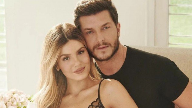 Camila Queiroz e Klebber Toledo