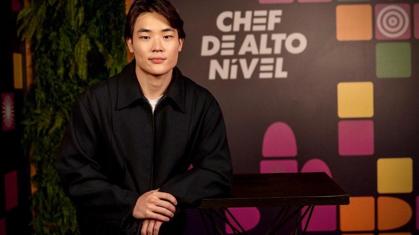Sucesso nas redes, Arthur Paek comanda as conversas com os eliminados do ‘Chef de Alto Nível’  