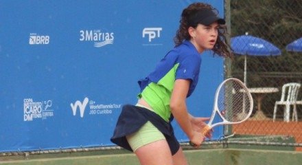 Foram definidos, nesta sexta-feira, os semifinalistas de simples e finalistas de duplas na 5ª Copa Instituto Icaro, evento que acontece no Clube 3 Marias e na Academia DM Tênis em Curitiba (PR). O torneio internacional juvenil tem a chancela da Federação Internacional de Tênis, da Confederação Brasileira de Tênis, Confederação Sul-Americana de Tênis e da Federação [&#8230;]