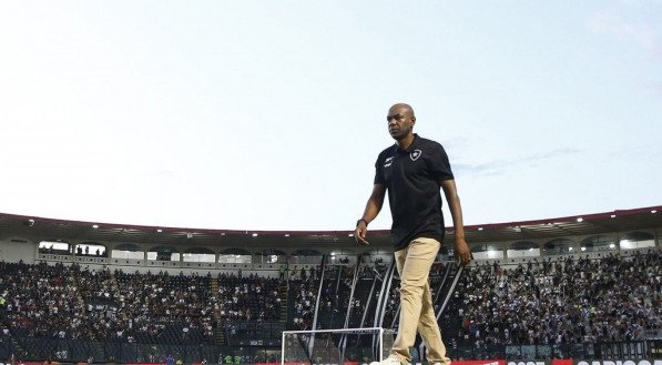 Volta do Campeonato brasileiro já tem clássico carioca entre Botafogo e Vasco marcando a décima terceira rodada da competição