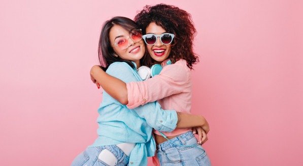 Imagem para representar duas amigas