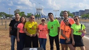 Grupo de jovens peregrinos que foram vítimas de um golpe e tiveram suas viagens ao Jubileu da Juventude, em Roma, na Itália, canceladas