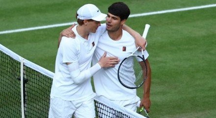 Espanhol reconheceu superioridade do italiano na partida decisiva em Wimbledon neste domingo