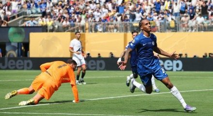 Palmer e João Pedro protagonizaram a vitória dos Blues por 3 a 0
