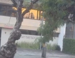 Muro pichado da empresa do presidente do Conselho Deliberativo do Santa Cruz