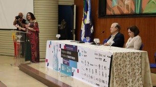 A ministra de Ciência, Tecnologia e Inovação, Luciana Santos, o presidente da SBPC, Renato Janine Ribeiro, e a reitora da UFRPE, Maria José de Sena