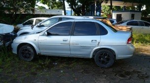 Carro que furou blitz foi levado para o DHPP, no Cordeiro, para per&iacute;cia