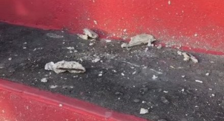 Pedaço de concreto que caiu do Estádio do Arruda