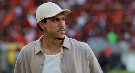 A conversa foi realizada a portas fechadas e contou apenas com a presença dos jogadores. O técnico Filipe Luís, responsável por ter chamado a postura do atacante de ‘lamentável’ e ‘ridícula’, não participou do encontro