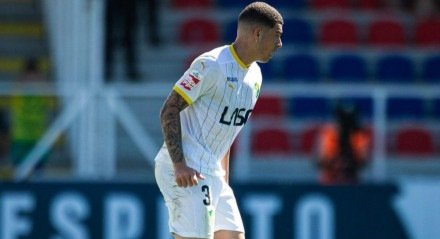 Volante brasileiro mostra leitura de jogo e evolução defensiva em sua segunda temporada no futebol português