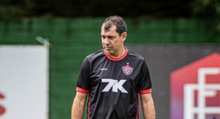 Na manhã desta segunda-feira (14), o elenco do Vitória deu início à preparação para o próximo compromisso pelo Campeonato Brasileiro. O duelo será contra o Botafogo, nesta quarta-feira (16), às 21h30, no Estádio Nilton Santos, no Rio de Janeiro, pela 14ª rodada da competição. Dois dias após a derrota por 1 a 0 para o [&#8230;]