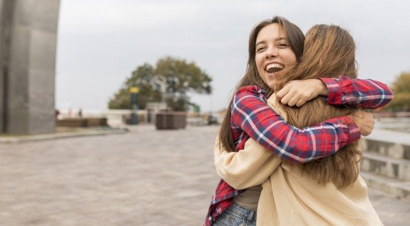 É possível retomar uma amizade perdida? Veja como reconstruir laços afetivos