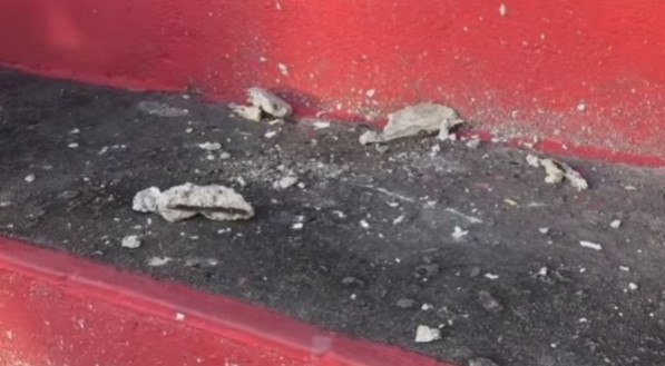 Pedaço de concreto que caiu do Estádio do Arruda