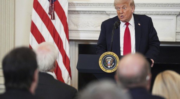 Trump ameaça tarifas de até 100% contra Rússia se não houver acordo sobre Ucrânia
