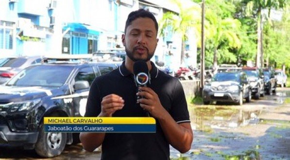 Estoquista de 25 anos esfaqueia vizinho após acusação de agressão doméstica: Uma confusão com desfecho violento