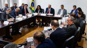 Vice-presidente, Geraldo Alckmin, e ministros do governo Lula recebem representantes do setor produtivo para discutir saída para a Tarifa Trump