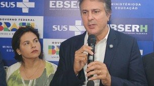 Ministro da Educação Camilo Santana realizou visita ao Hospital das Clínicas, nesta terça-feira (15)