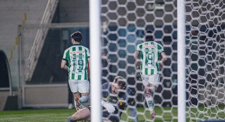 Gilberto marcou os gols da vitória do Ju