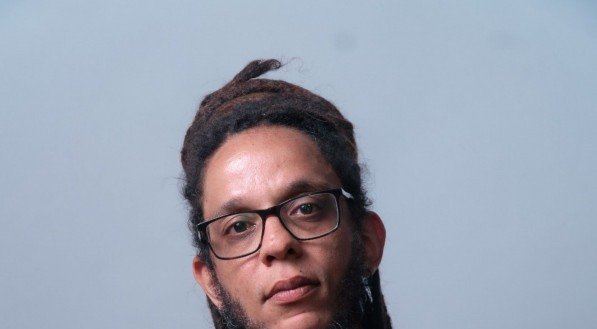 Escritor e jornalista Gil Luiz Mendes