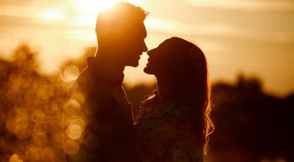 Imagem ilustrativa de um casal! 