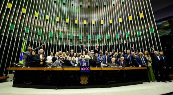 o limite de dedução do Imposto de Renda para pessoas jurídicas, que passa de 2% para 3%, e agora segue para apreciação do Senado Federal.