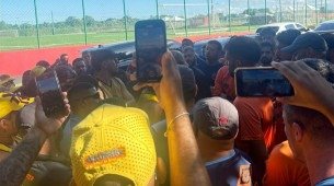 Torcedores do Sport entram no CT para cobrar jogadores