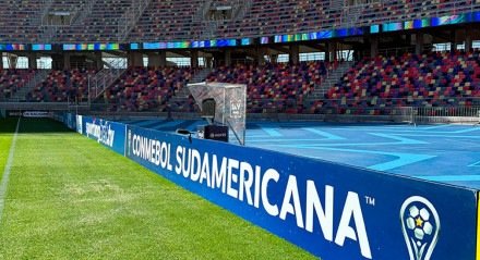 Medida visa melhorar as análises das revisões de jogadas no VAR