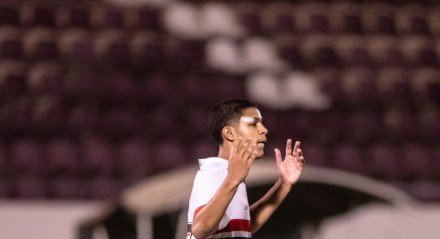Jogador se machucou na última atividade desta terça-feira (15), no CT da Barra Funda, e deve desfalcar o Tricolor até o ano que vem.