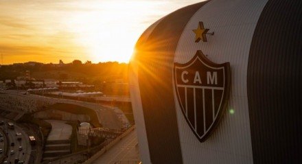 Atlético-MG acerta salários atrasados aos jogadores antes de viagem para Colômbia