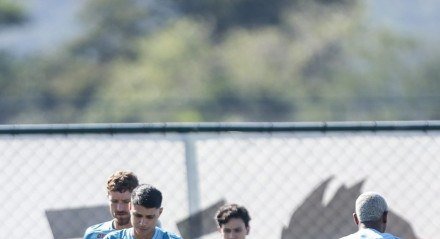 Com desfalques, Flamengo encara o Santos para se manter na liderança do Brasileirão 2025