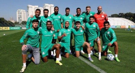 Jogadores durante treino antes de partida contra o Palmeiras