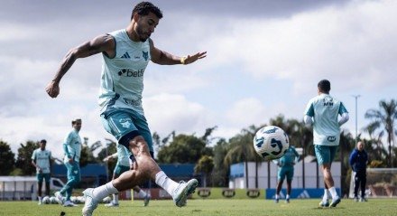O lateral-direito William era preocupação para o confronto desta quinta-feira, onde a equipe Celeste pega o Fluminense fora de casa no Maracanã, às 19h30 do horário de Brasília. O jogador saiu de campo no último jogo contra o Grêmio com bastante dor na região do quadril, após receber uma pancada forte em uma dividida com [&#8230;]